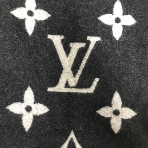 LOUIS VUITTON Monogram Cashmere Scarf #TF051 - Picture 2 of 5
